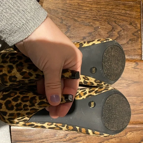 Leopard Stilettos 👠 - Picture 3 of 4